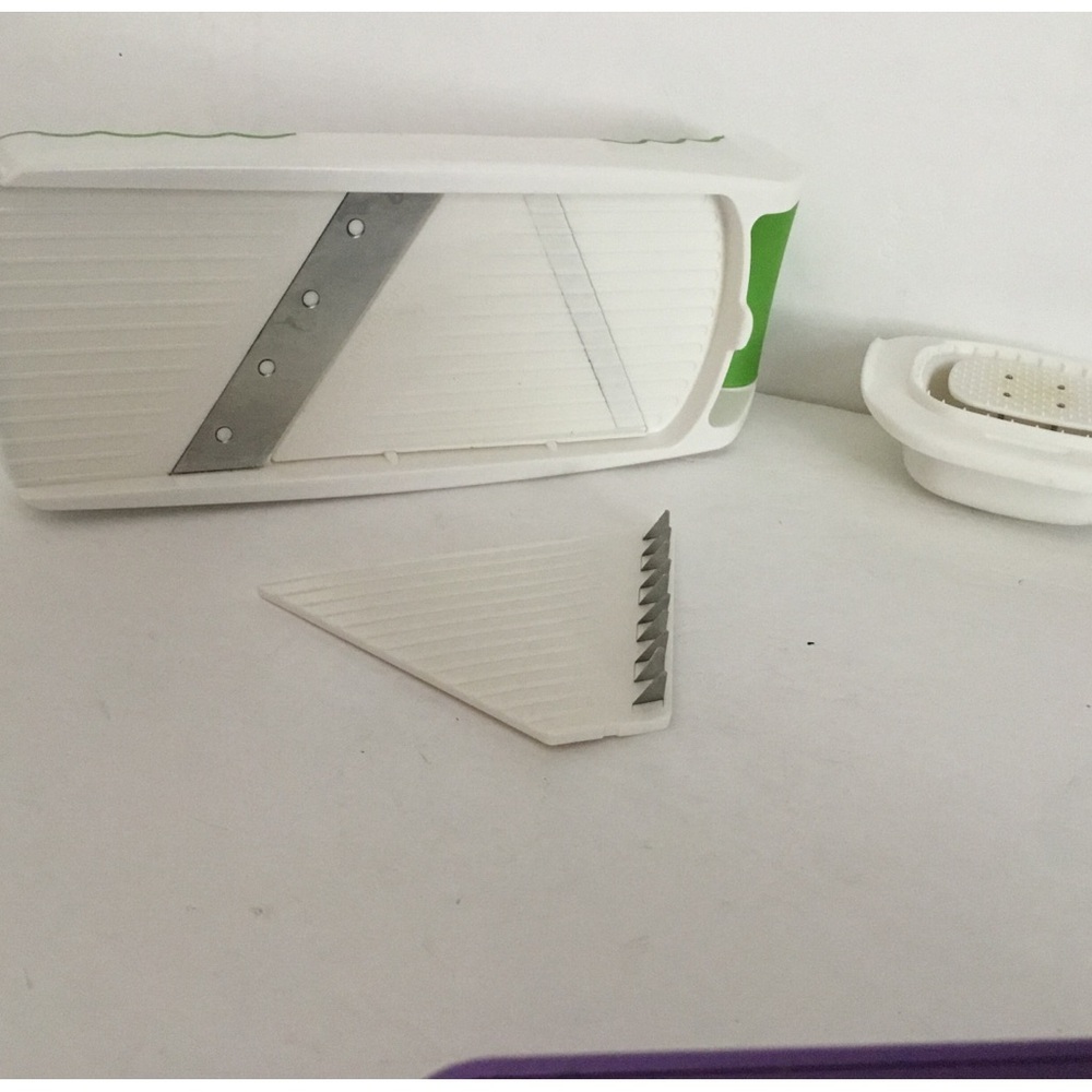 Mandoline food slicer.